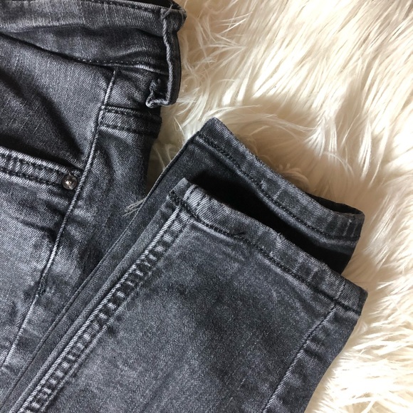 Black Zara ripped jeans - Picture 3 of 4